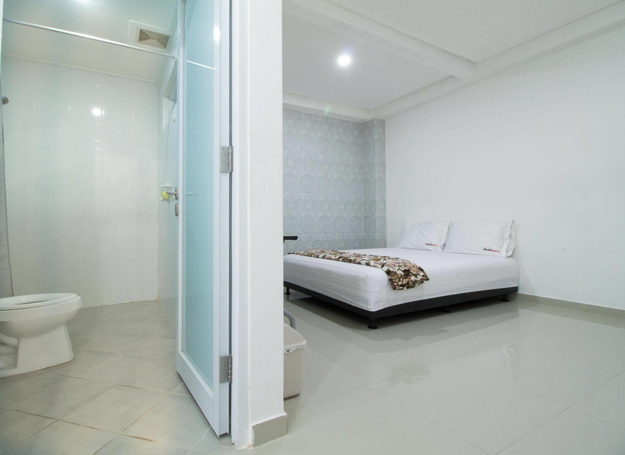 Reddoorz @ Pulomas Hotel Jakarta Luaran gambar
